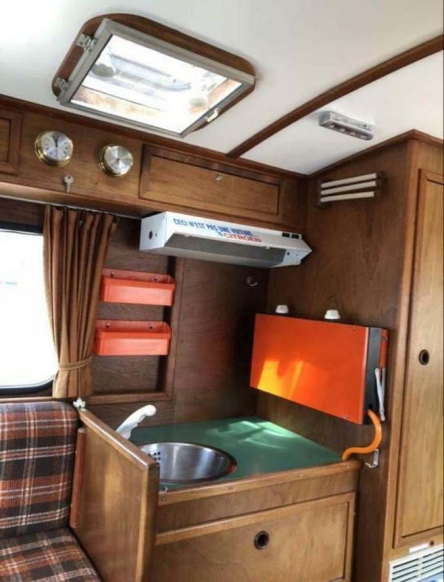 Интерьер Citroen HY 1600 Camper Van 1977 года  (фото 19 из 23)
